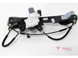Gebruikte Ruitmechaniek 4Deurs links-voor Ford Fiesta 7 1.0 EcoBoost 12V 100 Prijs € 19,99 Margeregeling aangeboden door Focus Automotive