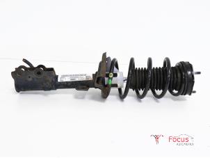 Gebruikte Schokdemperpoot links-voor Ford Fiesta 6 (JA8) 1.6 TDCi 16V Prijs € 40,00 Margeregeling aangeboden door Focus Automotive