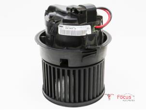 Gebruikte Blower Peugeot 208 I (CA/CC/CK/CL) 1.4 16V Prijs € 7,95 Margeregeling aangeboden door Focus Automotive