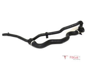 Gebruikte Koelwaterslang BMW 3 serie (F30) 316d 2.0 16V Prijs € 40,00 Margeregeling aangeboden door Focus Automotive