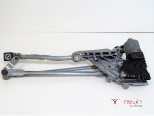 Gebruikte Ruitenwismotor + Mechaniek Ford Fiesta 6 (JA8) 1.0 SCI 12V 80 Prijs € 9,99 Margeregeling aangeboden door Focus Automotive
