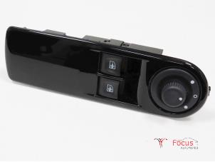 Gebruikte Combischakelaar ramen Renault Clio IV Estate/Grandtour (7R) 0.9 Energy TCE 12V Prijs € 9,99 Margeregeling aangeboden door Focus Automotive