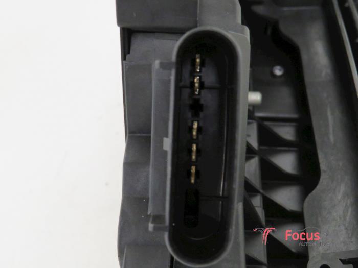 Deurslot Mechaniek 4Deurs links-voor van een Ford Focus 3 1.0 Ti-VCT EcoBoost 12V 100 2016