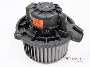 Gebruikte Chaufage Ventilatiemotor Kia Rio III (UB) 1.1 CRDi VGT 12V Prijs € 24,99 Margeregeling aangeboden door Focus Automotive