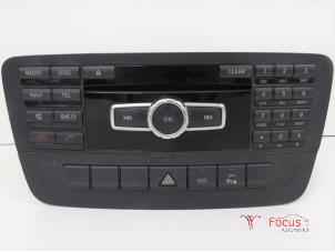 Gebruikte Radio CD Speler Mercedes B (W246,242) 1.8 B-180 CDI BlueEFFICIENCY 16V Prijs € 125,00 Margeregeling aangeboden door Focus Automotive
