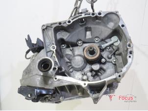 Gebruikte Versnellingsbak Renault Clio IV (5R) 1.2 16V Prijs € 225,00 Margeregeling aangeboden door Focus Automotive