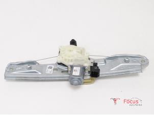 Gebruikte Raammechaniek 4Deurs links-achter Ford Focus 3 1.0 Ti-VCT EcoBoost 12V 100 Prijs € 35,00 Margeregeling aangeboden door Focus Automotive