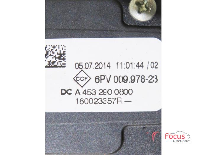Gaspedaalpositie Sensor van een Renault Twingo III (AH) 1.0 SCe 70 12V 2014