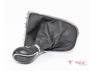 Gebruikte Versnellingspook Opel Astra J Sports Tourer (PD8/PE8/PF8) 1.7 CDTi 16V Prijs € 25,00 Margeregeling aangeboden door Focus Automotive