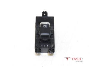 Gebruikte Raam schakelaar elektrisch Kia Cee'd Sportswagon (JDC5) 1.6 CRDi 16V VGT Prijs € 10,00 Margeregeling aangeboden door Focus Automotive