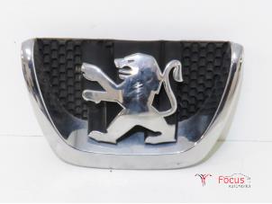 Gebruikte Embleem Peugeot 207/207+ (WA/WC/WM) 1.6 HDi 16V Prijs € 15,00 Margeregeling aangeboden door Focus Automotive