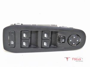 Gebruikte Combischakelaar ramen Peugeot 308 SW (L4/L9/LC/LJ/LR) 1.2 12V e-THP PureTech 110 Prijs € 35,00 Margeregeling aangeboden door Focus Automotive