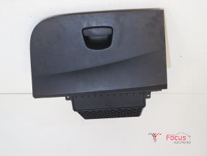 Gebruikte Dashboardkastje Seat Ibiza IV (6J5) 1.2 12V Prijs € 15,00 Margeregeling aangeboden door Focus Automotive