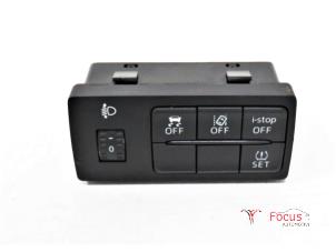 Gebruikte Schakelaar Koplamp Ihv Mazda 2 (DJ/DL) 1.5 SkyActiv-G 90 Prijs € 15,00 Margeregeling aangeboden door Focus Automotive