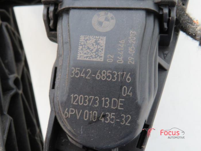 Gaspedaalpositie Sensor van een BMW 1 serie (F20) 116d 1.6 16V Efficient Dynamics 2016