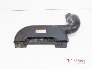 Gebruikte Luchtinlaat slang Kia Cee'd (EDB5) 1.6 CRDi 16V Prijs € 30,00 Margeregeling aangeboden door Focus Automotive