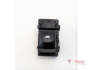 Gebruikte Schakelaar Elektrisch Raam Kia Picanto (JA) 1.0 12V Prijs € 30,00 Margeregeling aangeboden door Focus Automotive