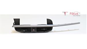 Gebruikte Luchtrooster Dashboard Kia Picanto (JA) 1.0 12V Prijs € 45,00 Margeregeling aangeboden door Focus Automotive