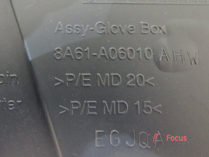 Handschoenenkastje van een Ford Fiesta 6 (JA8) 1.6 TDCi 16V 90 2009