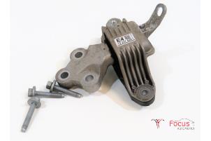 Gebruikte Versnellingsbak Steun Opel Astra J GTC (PD2/PF2) 1.4 16V ecoFLEX Prijs € 25,00 Margeregeling aangeboden door Focus Automotive