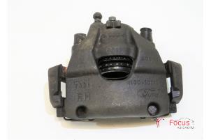 Gebruikte Remklauw (Tang) rechts-voor Ford Fiesta 7 1.0 EcoBoost 12V 100 Prijs € 40,00 Margeregeling aangeboden door Focus Automotive