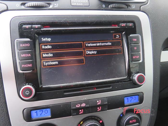 Radio CD Speler van een Volkswagen Scirocco (137/13AD) 2.0 TSI 16V 2009