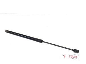 Gebruikte Kofferdekseldemper links-achter Ford Focus 2 1.6 TDCi 16V 90 Prijs € 25,00 Margeregeling aangeboden door Focus Automotive