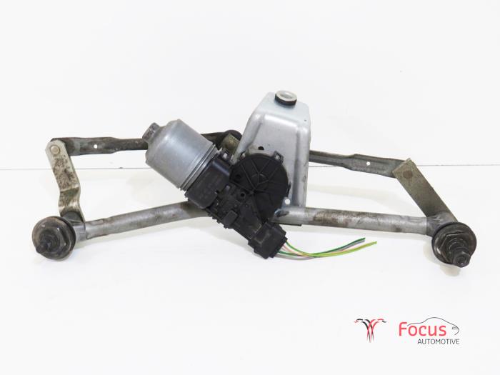 Ruitenwismotor+Mechaniek van een Peugeot 206+ (2L/M) 1.1 XR,XS 2011