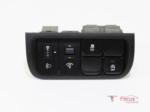 Gebruikte Licht Schakelaar Kia Rio III (UB) 1.1 CRDi VGT 12V Prijs € 9,95 Margeregeling aangeboden door Focus Automotive
