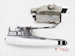 Gebruikte Deurgreep 2Deurs rechts Peugeot 208 I (CA/CC/CK/CL) 1.6 Vti 16V Prijs € 35,00 Margeregeling aangeboden door Focus Automotive