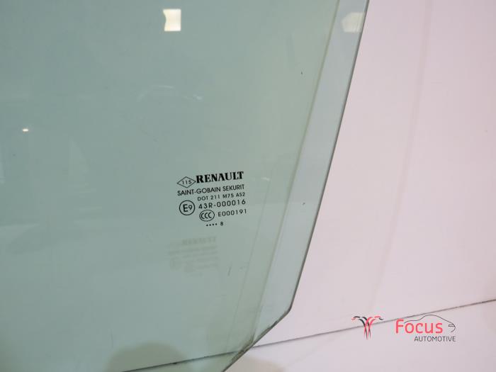 Portierruit 4Deurs links-voor van een Renault Megane IV Estate (RFBK) 1.2 Energy TCE 100 2018