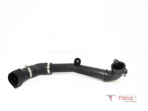 Gebruikte Intercooler Buis Volkswagen Golf VII (AUA) 1.6 TDI 16V Prijs € 25,00 Margeregeling aangeboden door Focus Automotive