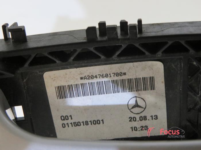 Deurgreep 4Deurs links-voor van een Mercedes-Benz A (W176) 1.6 A-180 16V 2014