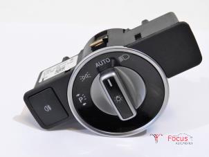 Gebruikte Schakelaar Licht Mercedes A (W176) 1.6 A-180 16V Prijs € 20,00 Margeregeling aangeboden door Focus Automotive