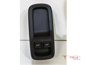 Gebruikte Schakelblok ruiten Ford Fiesta 6 (JA8) 1.4 16V Prijs € 20,00 Margeregeling aangeboden door Focus Automotive