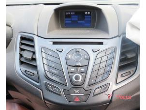 Gebruikte Radio CD Speler Ford Fiesta 6 (JA8) 1.0 SCI 12V 80 Prijs € 149,95 Margeregeling aangeboden door Focus Automotive