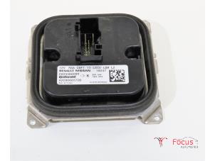 Gebruikte Module LED koplamp Renault Captur (2R) Prijs € 49,95 Margeregeling aangeboden door Focus Automotive