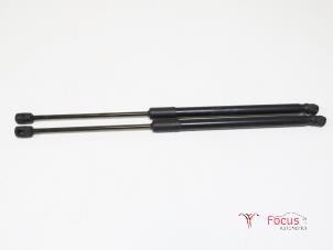 Gebruikte Gasdemperset Achterklep Seat Leon (5FB) 1.0 TSI 12V Prijs € 25,00 Margeregeling aangeboden door Focus Automotive