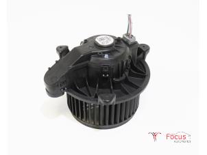 Gebruikte Kachel Ventilatiemotor Ford Fiesta 7 1.1 Ti-VCT 12V 85 Prijs € 24,99 Margeregeling aangeboden door Focus Automotive