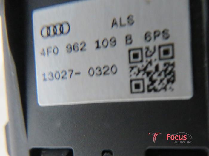 Spiegel Schakelaar van een Audi A3 (8V1/8VK) 1.2 TFSI 16V 2013