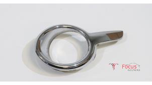 Gebruikte Afdekplaat mistlamp links Peugeot 208 I (CA/CC/CK/CL) 1.2 Vti 12V PureTech 82 Prijs € 12,95 Margeregeling aangeboden door Focus Automotive