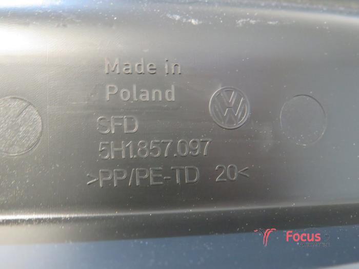 Dashboardkastje van een Volkswagen Golf VIII Variant (GC5) 2.0 TDI BlueMotion 16V 2021