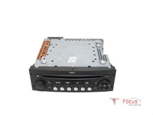 Gebruikte Radio CD Speler Peugeot 207 CC (WB) 1.6 16V Prijs € 50,00 Margeregeling aangeboden door Focus Automotive