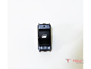 Gebruikte Ruit schakelaar elektrisch Citroen C3 Aircross (2C/2R) 1.2 e-THP PureTech 110 Prijs € 10,00 Margeregeling aangeboden door Focus Automotive