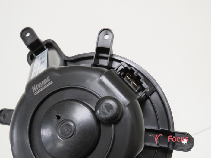 Kachel Ventilatiemotor van een Peugeot 5008 I (0A/0E) 1.6 VTI 16V 2015