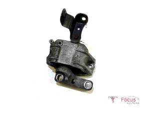 Gebruikte Motorsteun Volkswagen Caddy III (2KA,2KH,2CA,2CH) 1.9 TDI Prijs € 14,95 Margeregeling aangeboden door Focus Automotive