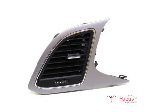 Gebruikte Luchtrooster Dashboard Seat Leon (5FB) 1.0 TSI 12V Prijs € 15,00 Margeregeling aangeboden door Focus Automotive