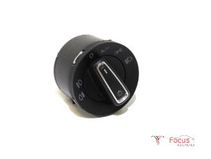 Gebruikte Licht Schakelaar Seat Leon (5FB) 1.0 TSI 12V Prijs € 24,95 Margeregeling aangeboden door Focus Automotive