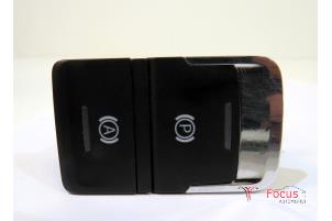 Gebruikte Schakelaar handrem Seat Leon (5FB) 1.0 TSI 12V Prijs € 24,95 Margeregeling aangeboden door Focus Automotive