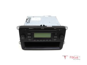 Gebruikte Radio CD Speler Skoda Fabia II (5J) 1.2i 12V Prijs € 30,00 Margeregeling aangeboden door Focus Automotive